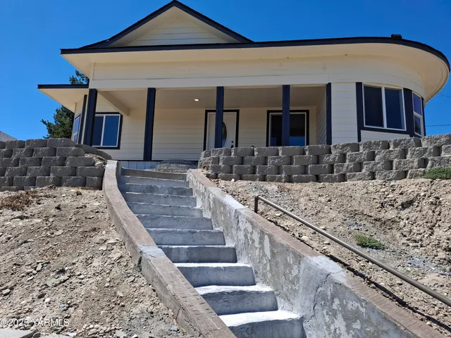 $339,900 | 805 Crescent Avenue, Sunnyside, WA 98944