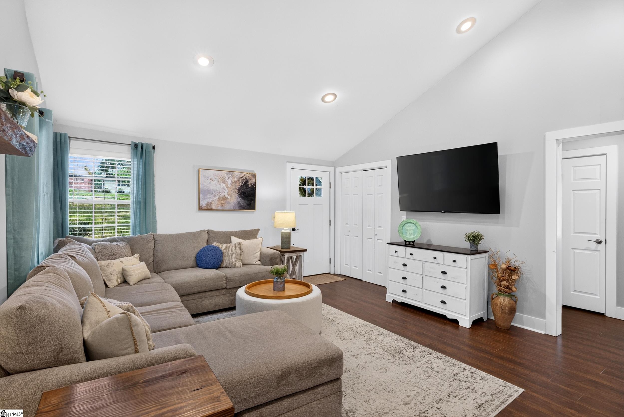 1020 Jacobs Road Greenville, SC 29605 - Photo 3 of 21 Gallery Image 3