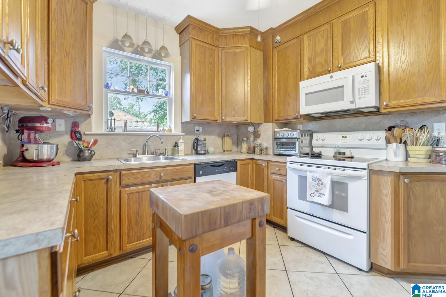 102 East Crest Road Bessemer, AL 35023 - Photo 8 of 23