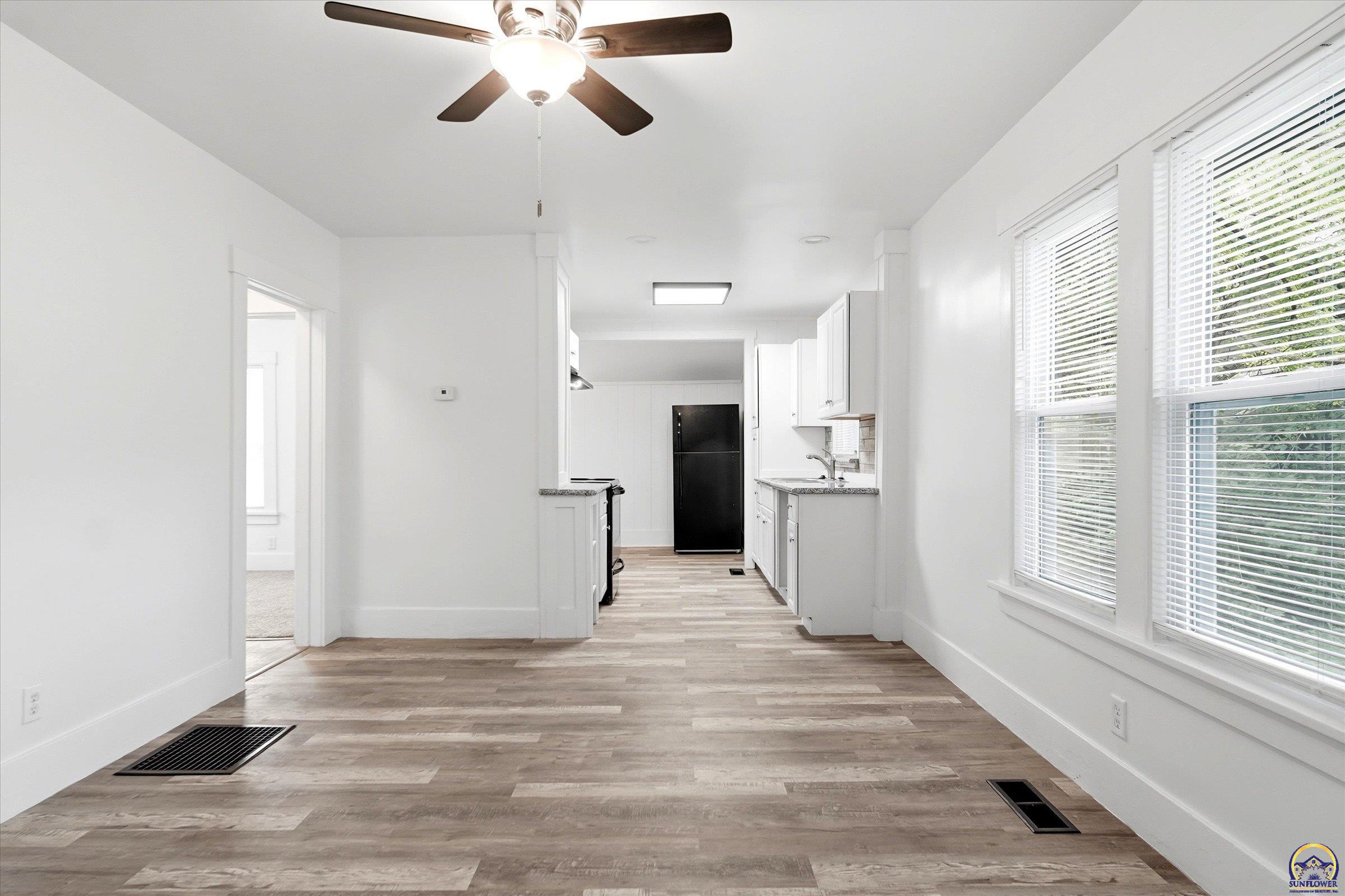 1113 Southwest Hampton Street Topeka, KS 66604 - Photo 11 of 35