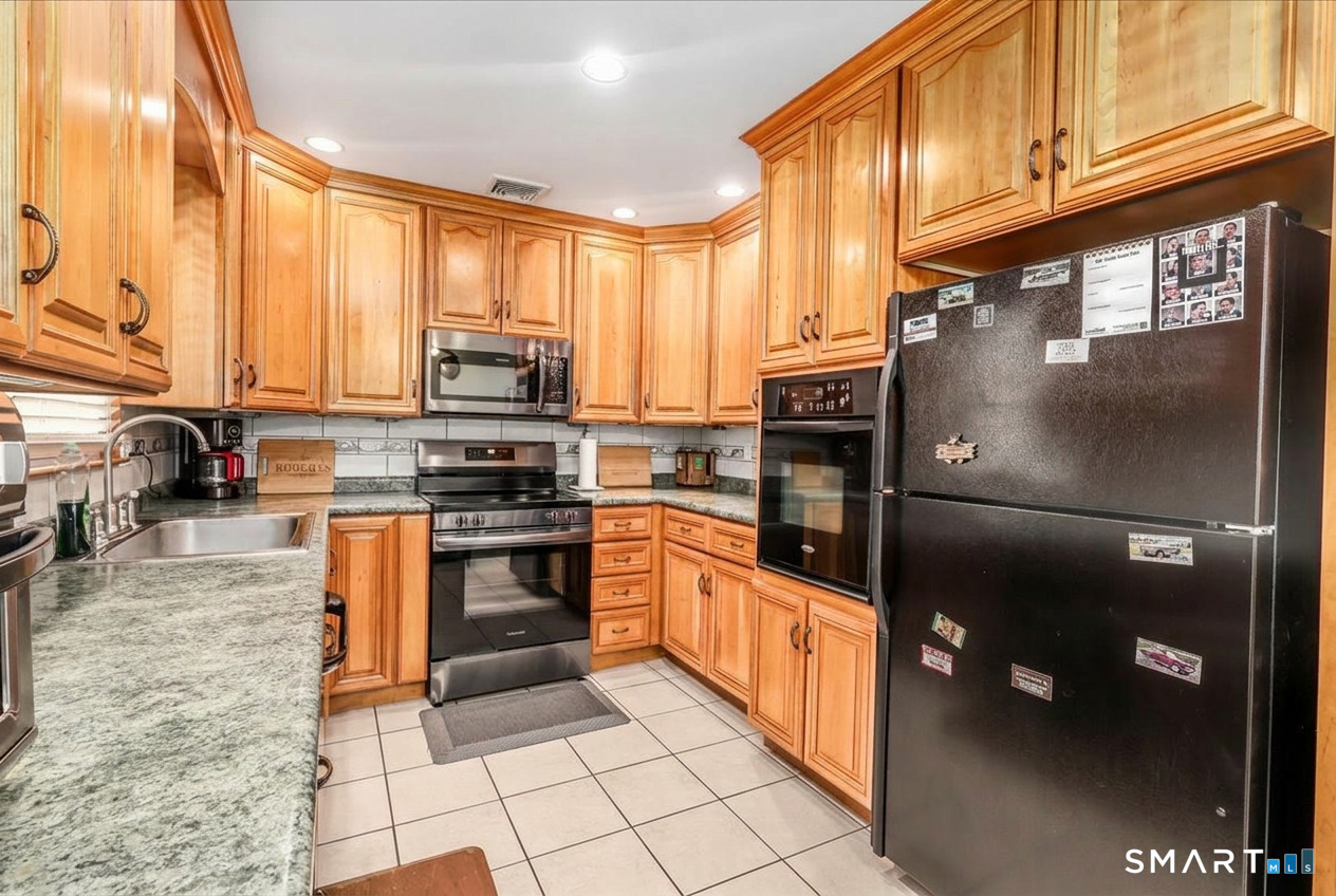 46 Jeanette Road Danbury, CT 06811 - Photo 9 of 35