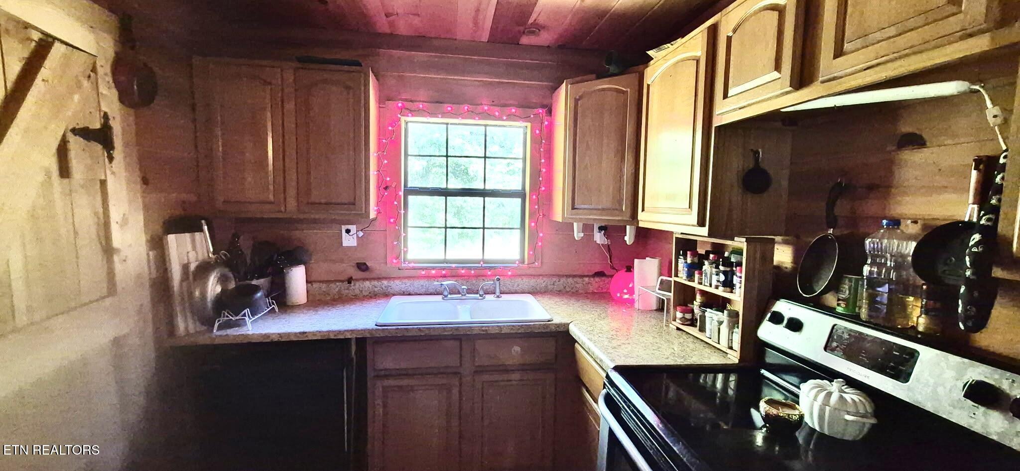 194 Williams Branch Road Lancing, TN 37770 - Photo 2 of 12 KITCHEN