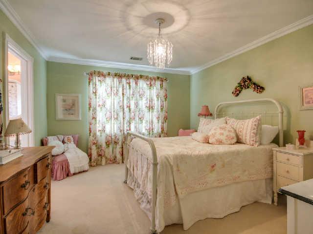 1736 Stop 30 Road Hendersonville, TN 37075 - Photo 14 of 20 Beautiful mill-work throughout entire house.