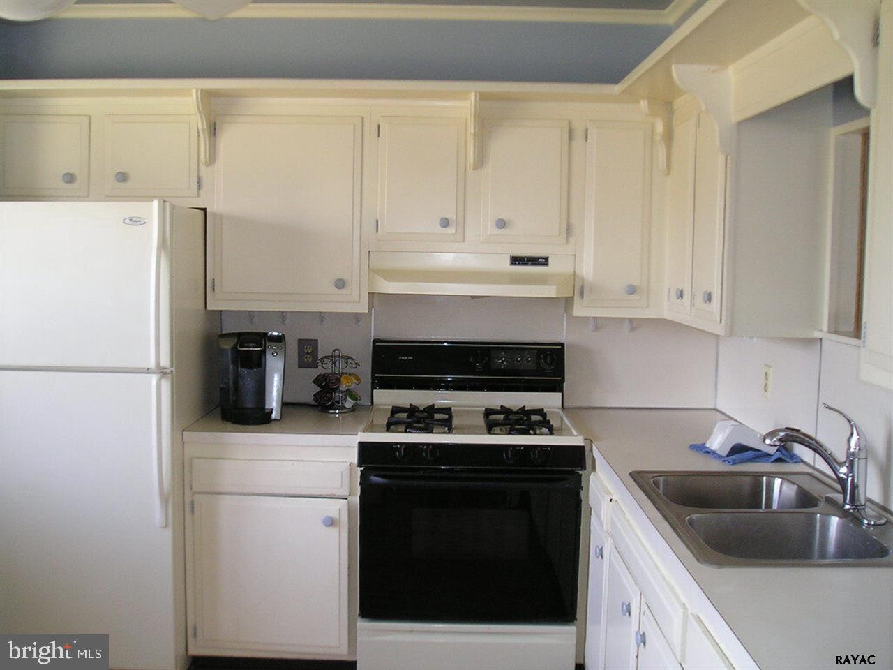 122 Rodes Avenue Gettysburg, PA 17325 - Photo 3 of 18 Gallery Image 3