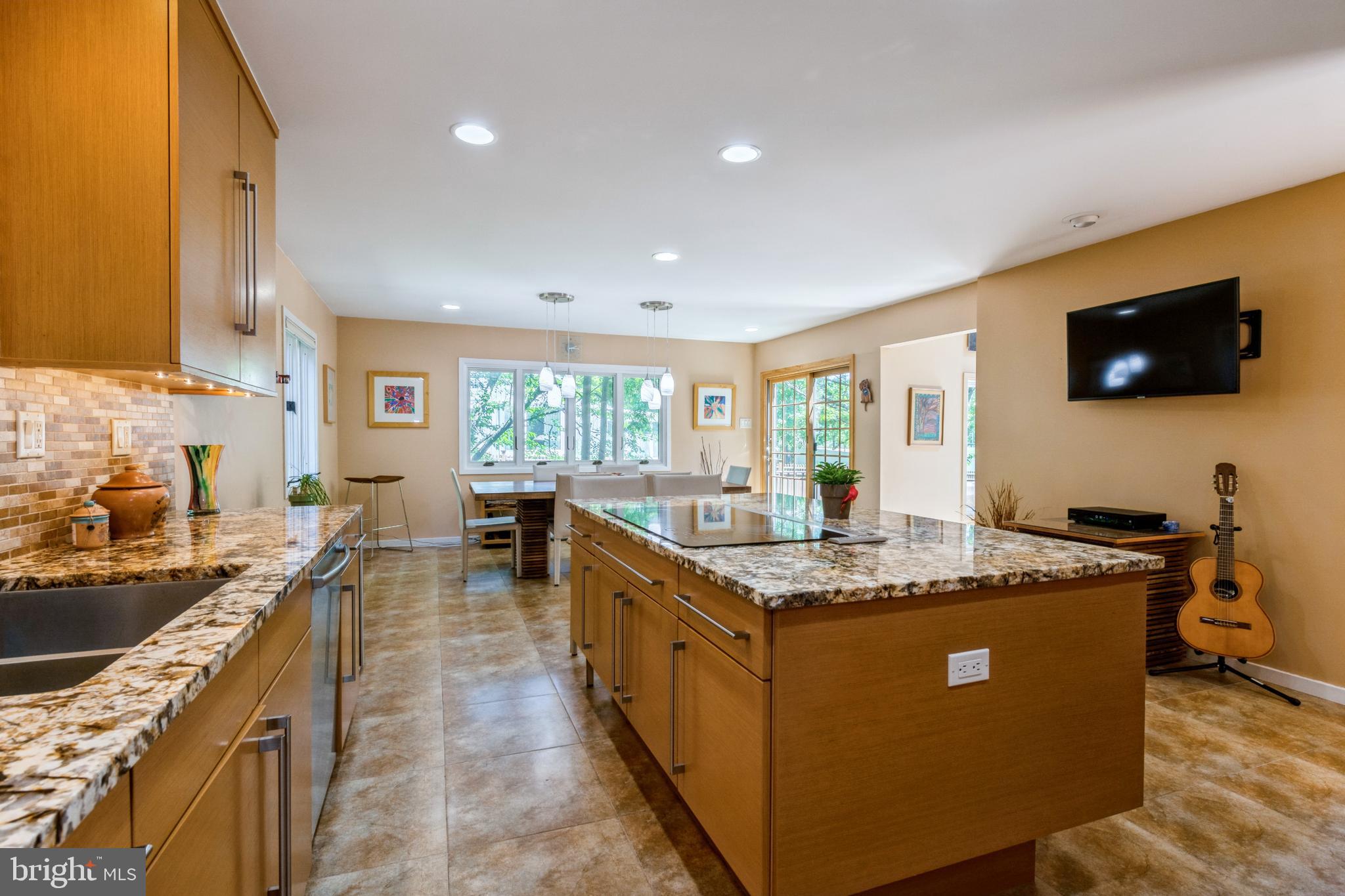 10 Indian Run Road Princeton Junction, NJ 08550 - Photo 5 of 38 Large convenient island