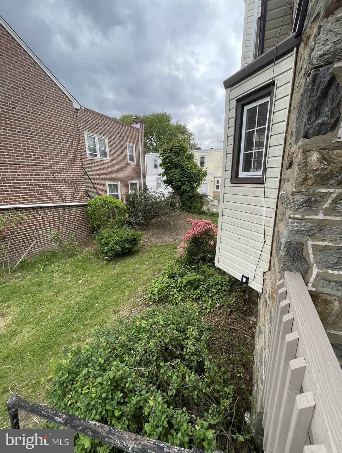 149 Long Lane Upper Darby, PA 19082 - Photo 6 of 29 Side Yard