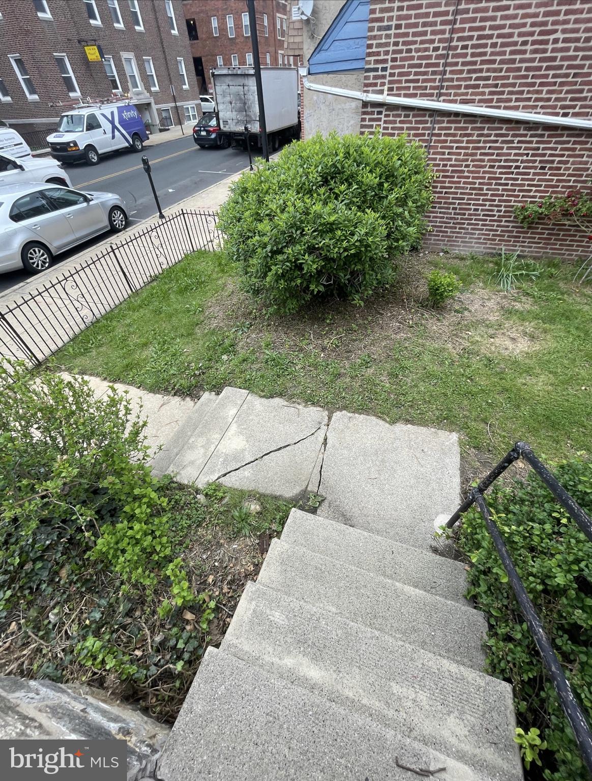 149 Long Lane Upper Darby, PA 19082 - Photo 7 of 29 Front Fenced Yard