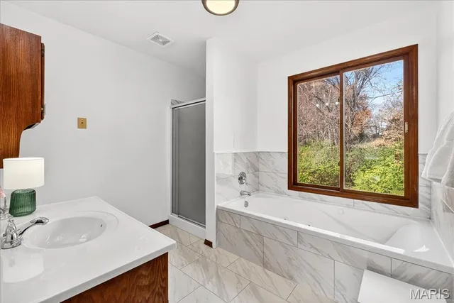 $400,000 | 6589 Oak Hill Manor, Glen Carbon, IL 62034