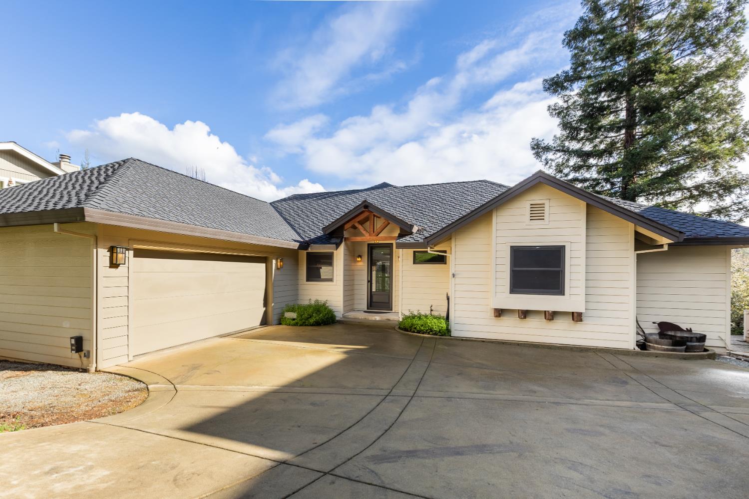13859 Ginger Loop Penn Valley, CA 95946 - Photo 4 of 50 a front view of a house with yard