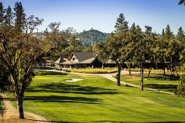 a view of a basketball court