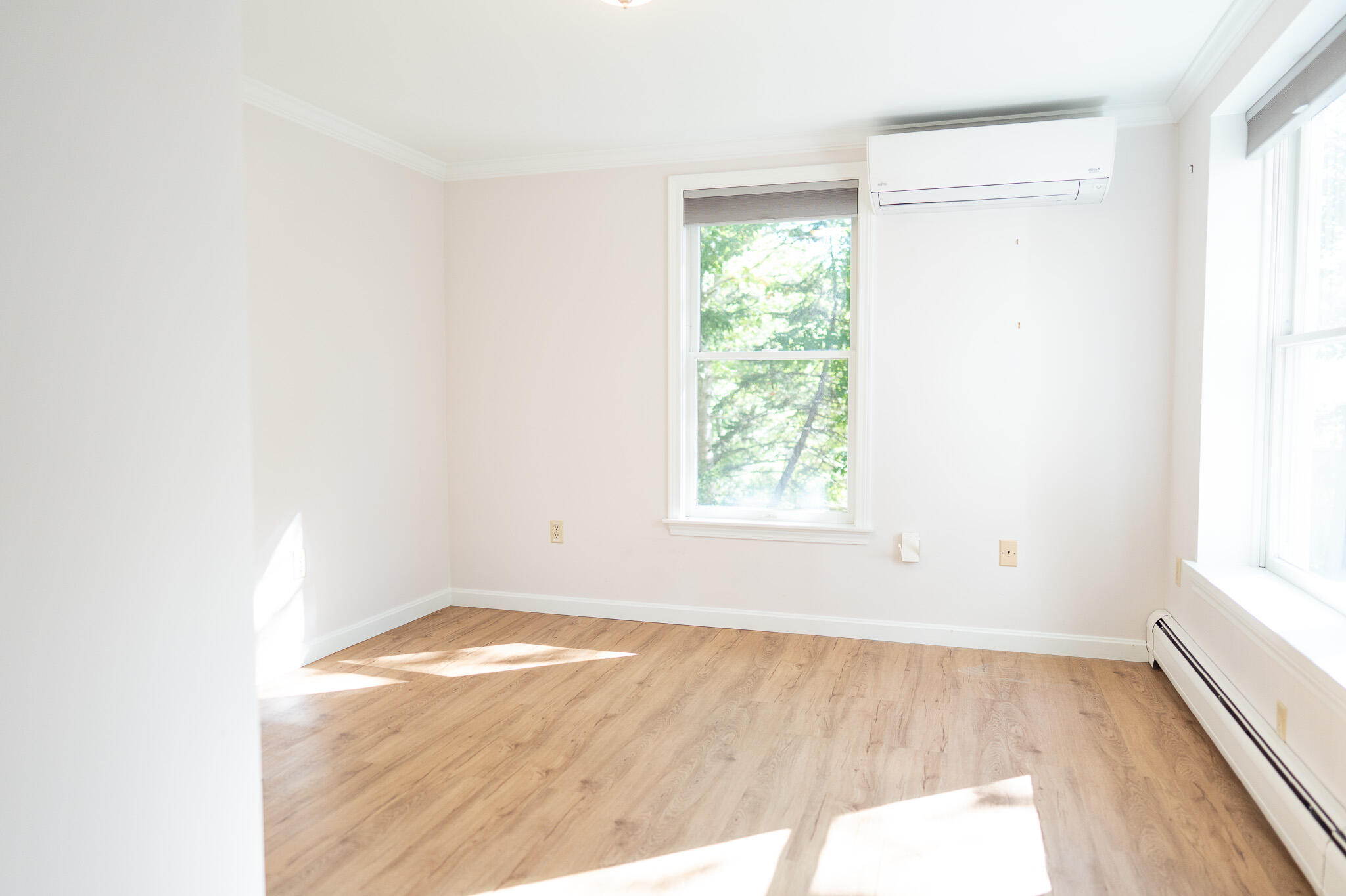 20 Kittiwake Lane Eastham, MA 02642 - Photo 28 of 75 an empty room with a window