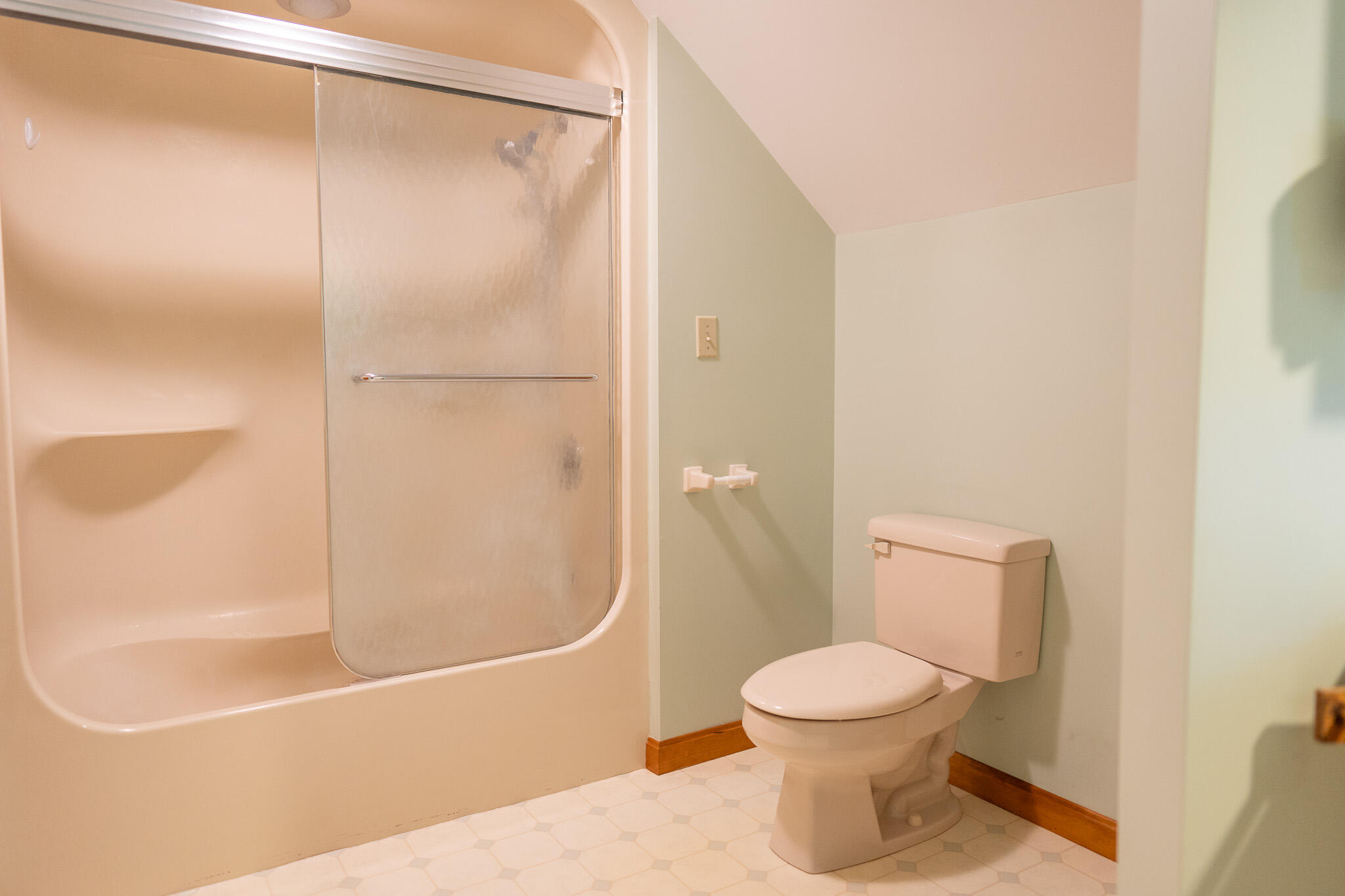 20 Kittiwake Lane Eastham, MA 02642 - Photo 51 of 75 a bathroom with a toilet and a shower