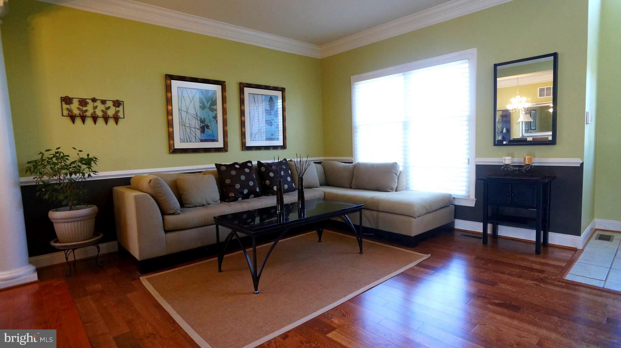 18310 Tapwood Road Boyds, MD 20841 - Photo 9 of 30 Living Room