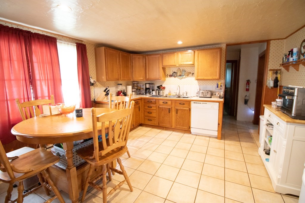 9 Spring Street Webster, MA 01570 - Photo 24 of 29