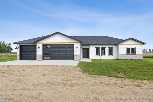 $415,000 | 106 Pine Drive, Hankinson, ND 58041