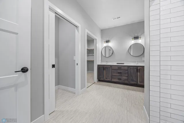 $415,000 | 106 Pine Drive, Hankinson, ND 58041