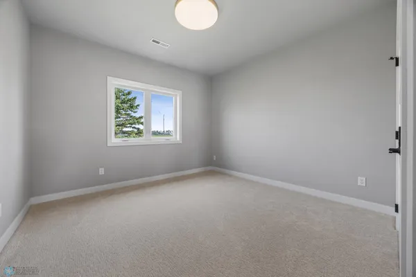 $415,000 | 106 Pine Drive, Hankinson, ND 58041