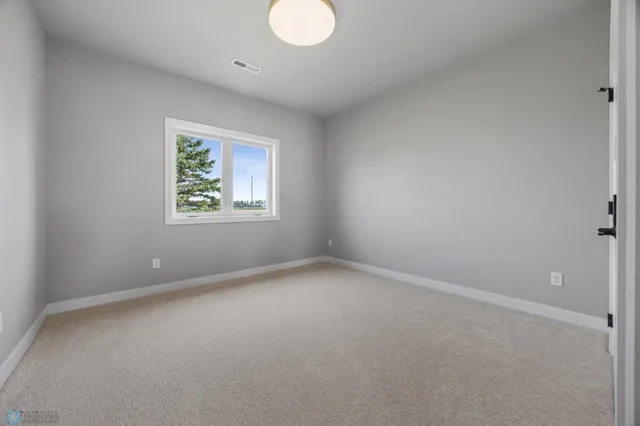 $415,000 | 106 Pine Drive, Hankinson, ND 58041