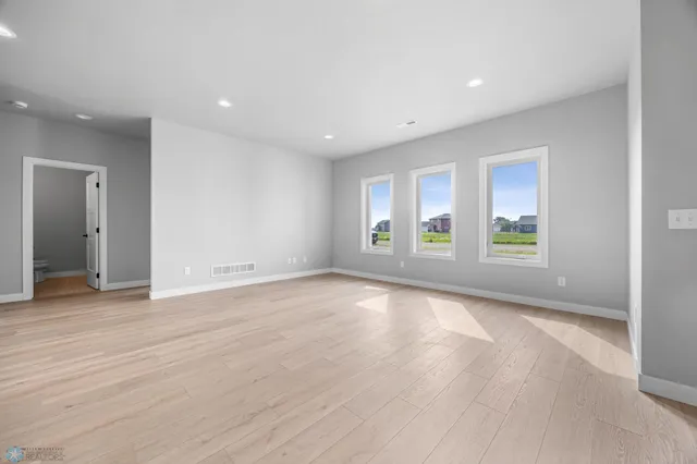 $415,000 | 106 Pine Drive, Hankinson, ND 58041