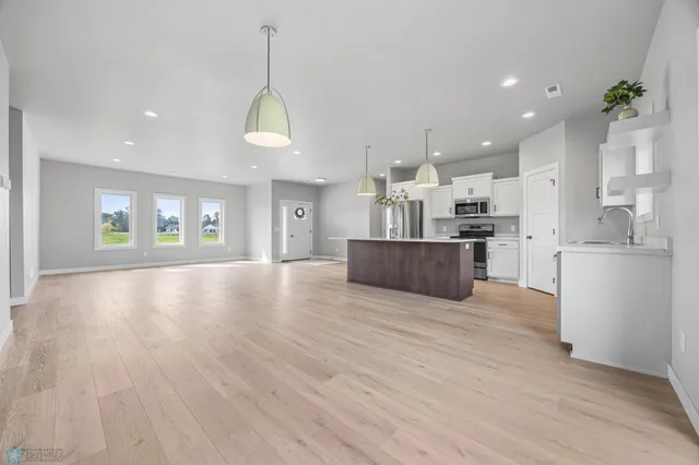 $415,000 | 106 Pine Drive, Hankinson, ND 58041