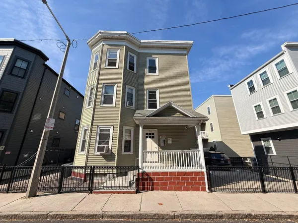 $3,200 | 14 Cawfield Street, Unit 3, Boston, MA 02125