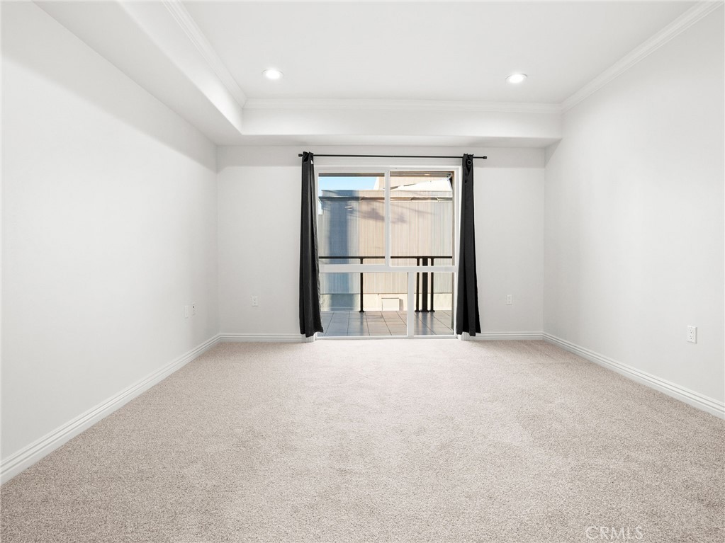 1598 Long Beach, Unit 214 Long Beach, CA 90813 - Photo 21 of 30 an empty room with a window