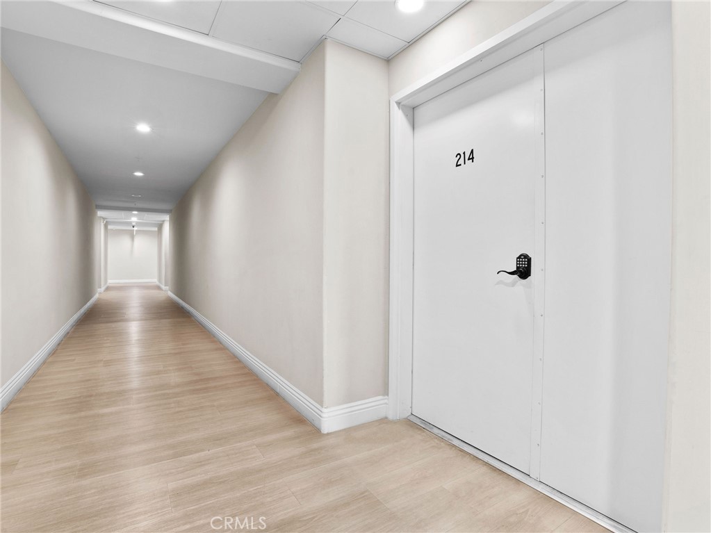 1598 Long Beach, Unit 214 Long Beach, CA 90813 - Photo 26 of 30 a view of an entryway of the house