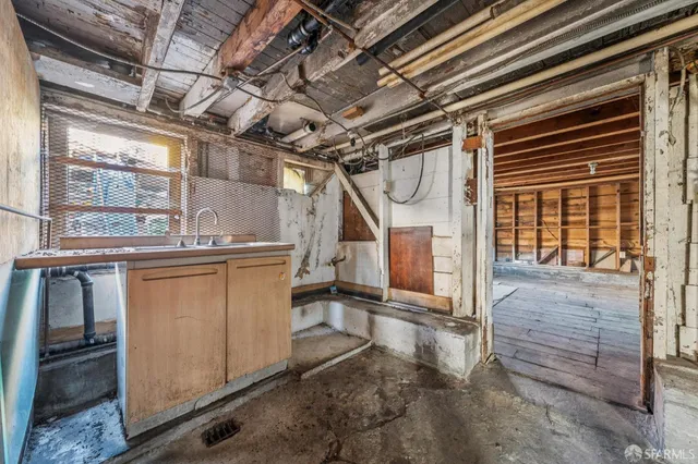 a bathroom with a toilet and a bathtub