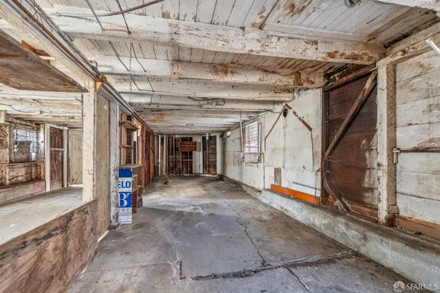 a view of room with an empty space