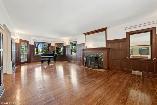 $1,400,000 | 691 Lake Avenue, Crystal Lake, IL 60014