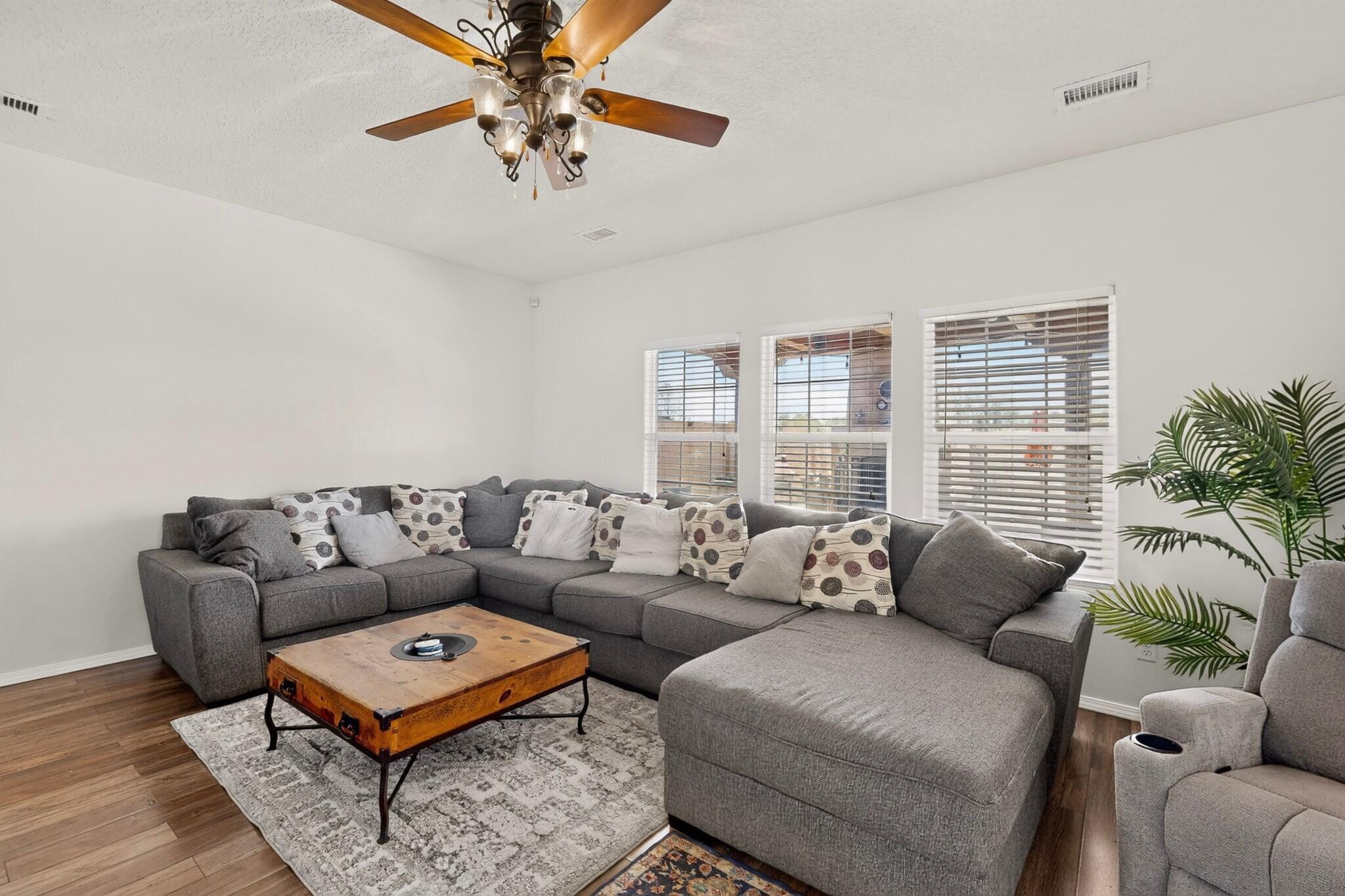 6512 Hurley Court Northeast Rio Rancho, NM 87144 - Photo 3 of 50 Gallery Image 3