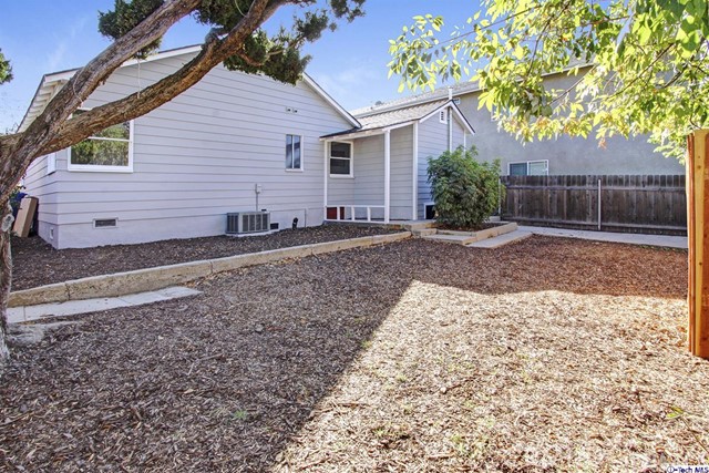 10563 Irma Avenue Tujunga, CA 91042 - Photo 17 of 25 a backyard of a house