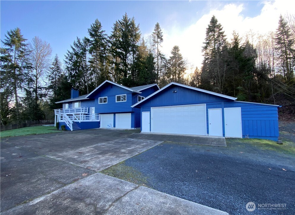 a house view with a outdoor space