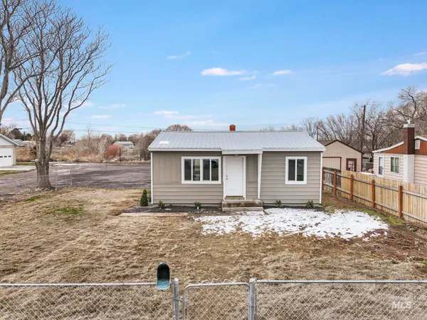 $325,000 | 701 14th Avenue North, Buhl, ID 83316