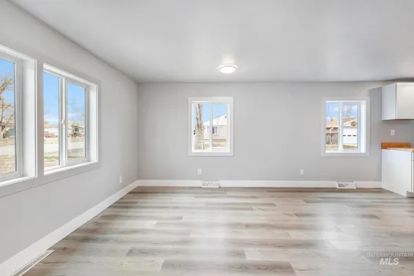 $320,000 | 701 14th Avenue North, Buhl, ID 83316