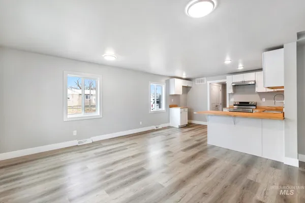$320,000 | 701 14th Avenue North, Buhl, ID 83316