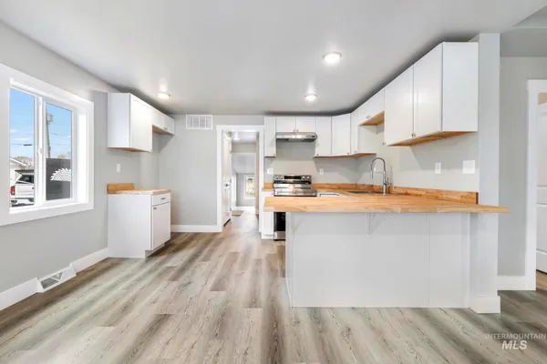 $320,000 | 701 14th Avenue North, Buhl, ID 83316