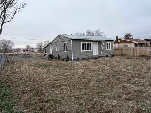 $329,000 | 701 14th Avenue North, Buhl, ID 83316