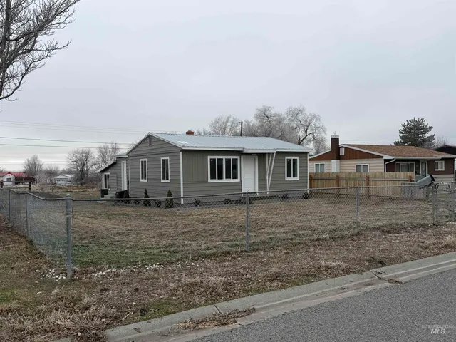 $329,000 | 701 14th Avenue North, Buhl, ID 83316