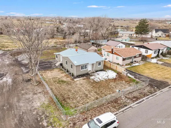 $320,000 | 701 14th Avenue North, Buhl, ID 83316