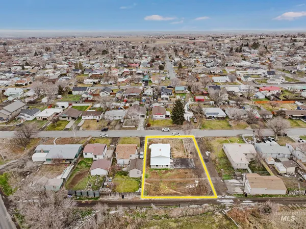 $320,000 | 701 14th Avenue North, Buhl, ID 83316