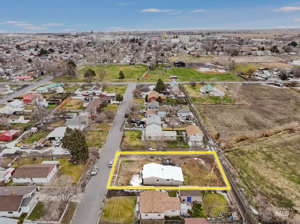 $320,000 | 701 14th Avenue North, Buhl, ID 83316