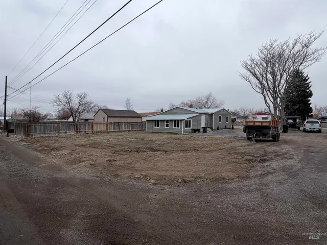 $329,000 | 701 14th Avenue North, Buhl, ID 83316