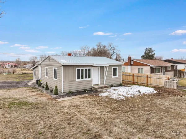 $320,000 | 701 14th Avenue North, Buhl, ID 83316