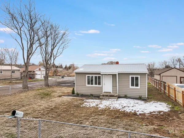 $320,000 | 701 14th Avenue North, Buhl, ID 83316