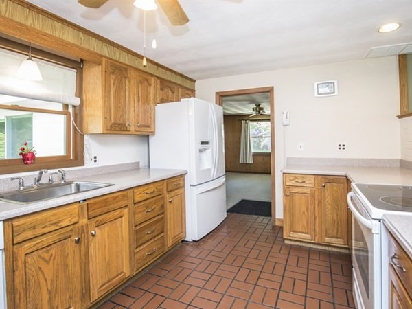 11 Clarissa Road Chelmsford, MA 01824 - Photo 8 of 23 Gallery Image 8