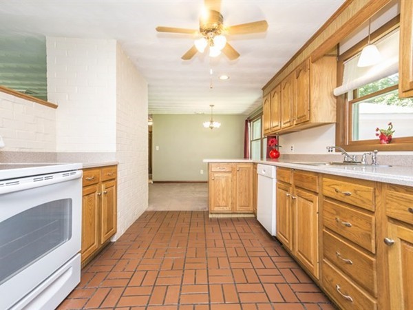 11 Clarissa Road Chelmsford, MA 01824 - Photo 9 of 23 Gallery Image 9