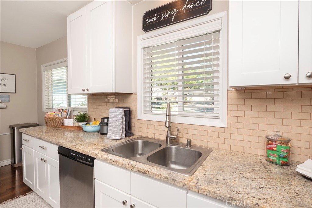 8187 Buckingham Place Riverside, CA 92504 - Photo 15 of 38