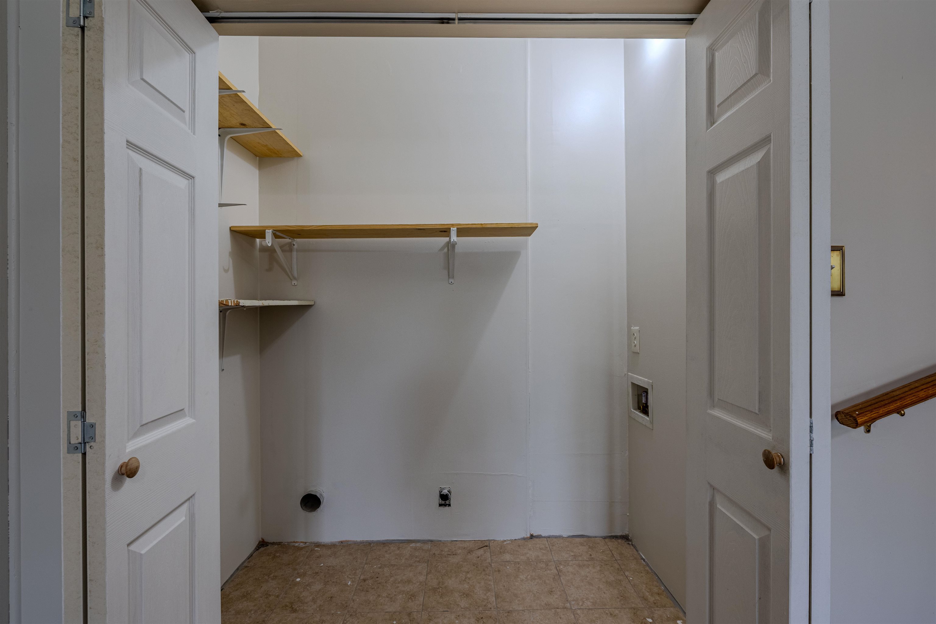 3953 Comanche Road Memphis, TN 38118 - Photo 23 of 24 Washroom with washer hookup, electric dryer hookup, and tile patterned floors