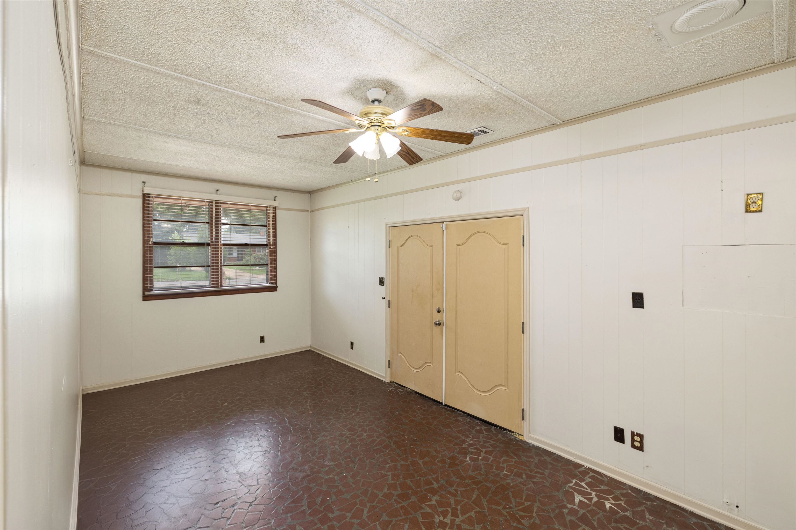 3953 Comanche Road Memphis, TN 38118 - Photo 10 of 24 Foyer entrance featuring a textured ceiling and ceiling fan